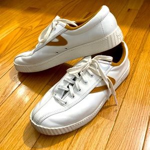 Leather Tretorns with interchangeable white and camel colored laces